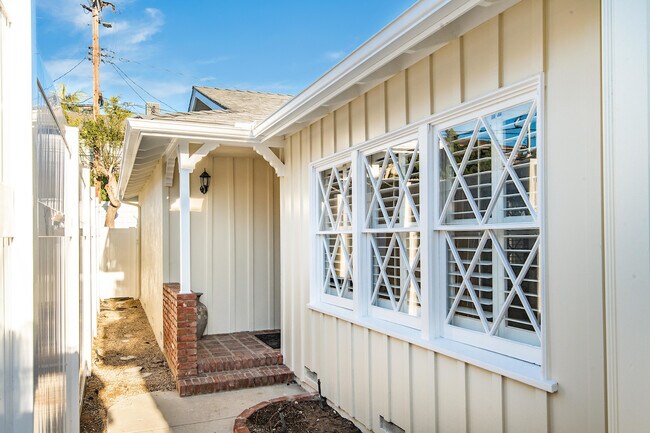 Foto del edificio - 8232 Sunnysea Dr