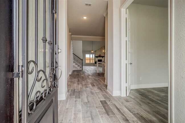 Building Photo - 332 Cowling Dr