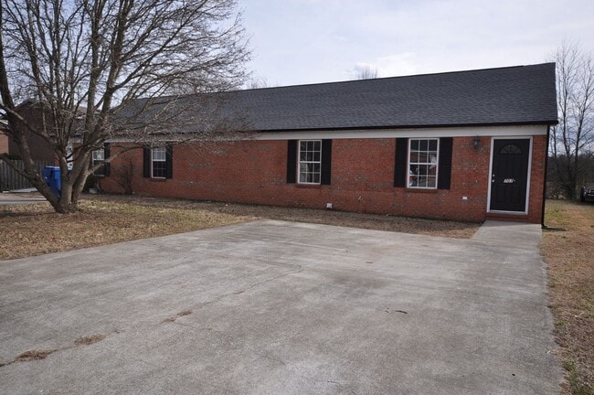 Building Photo - 707 Bagwell Ct
