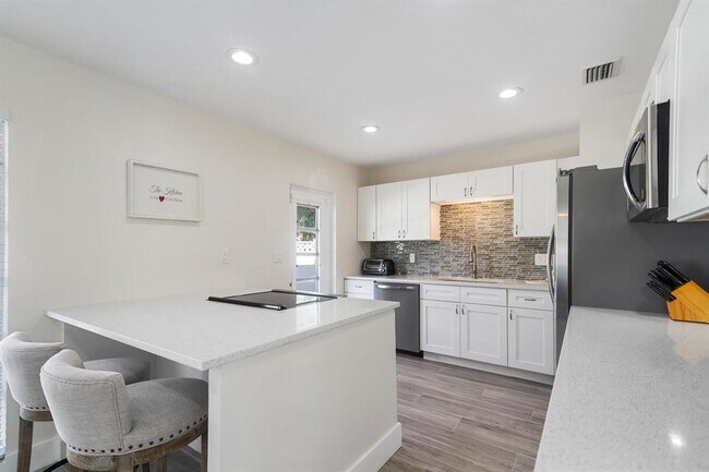 Foto del edificio - 2501 NE 12th St