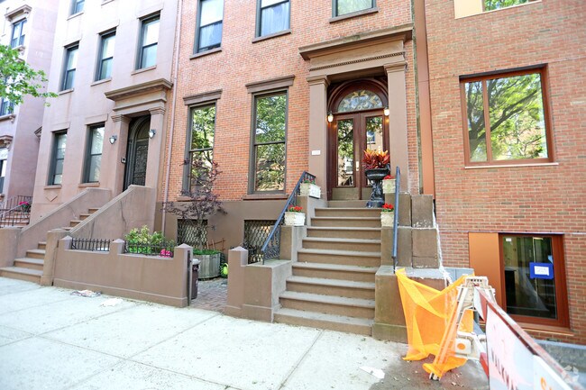 Building Photo - 277 Union St