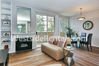 Primary Photo - 1530 N Poinsettia Pl