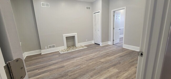 Photo - 5896 Hobart St House