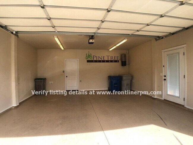 Building Photo - Excellent town home