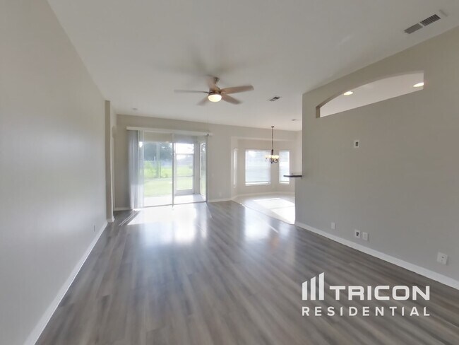 Building Photo - 6473 Myrtlewood Dr