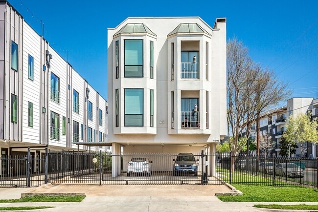 Photo - 2002 N Fitzhugh Ave Apartment