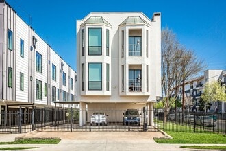 Building Photo - 2002 N Fitzhugh Ave