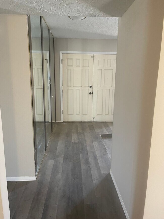Foto del edificio - Charming 4-bedroom, 2-bathroom! Showings available NOW!