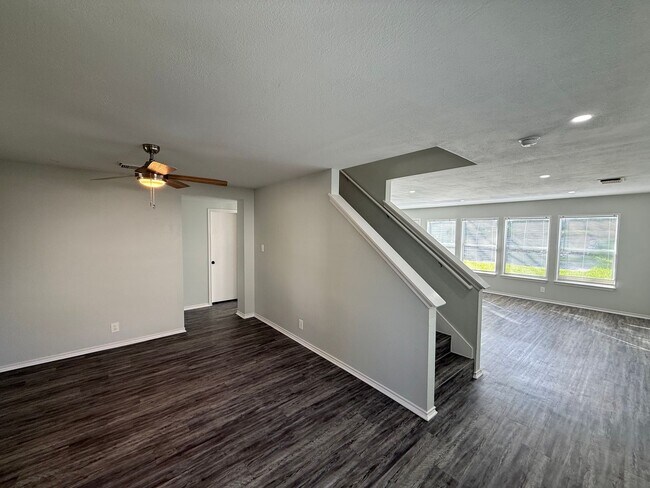 Foto del edificio - Beautiful, fully remodeled 3 bedroom, 2.5 ...