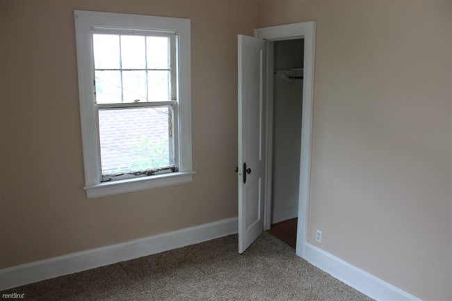 Building Photo - 1 br, 1 bath Apartment - 313 1/2 B Ave