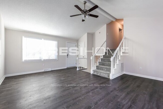 Building Photo - "Welcome Home! Rent easily and live comfor...
