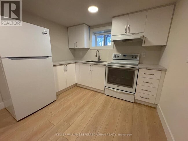 Photo du bâtiment - 113 Almore Ave