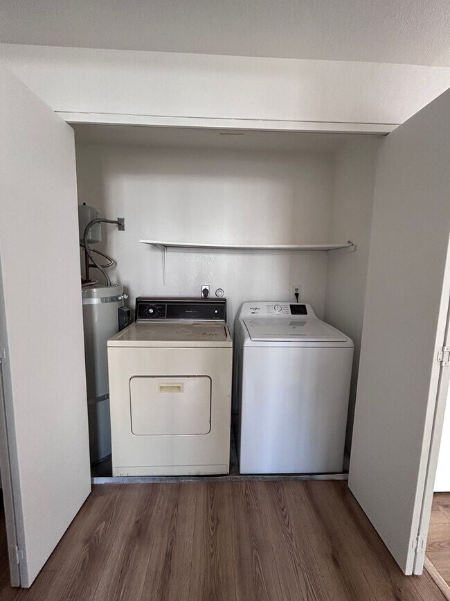 Foto del edificio - 2 Bed 1 Bath in heart of Bellingham Receive a $250 Amazon gift card upon move in!!
