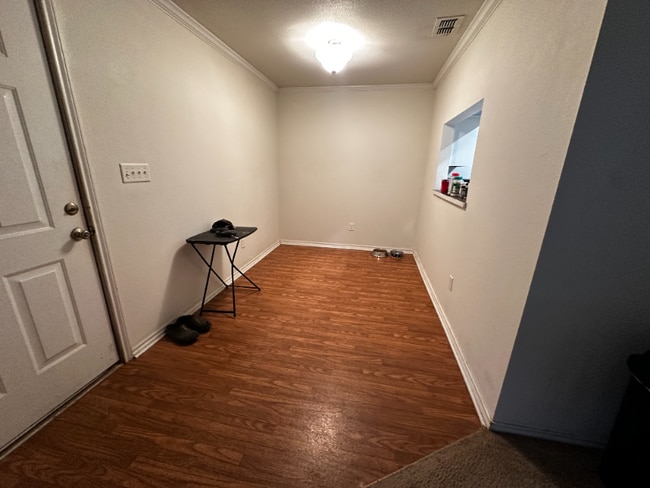 Building Photo - 852 W Vanderbilt St