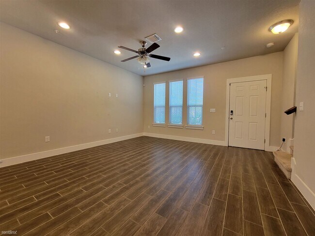 Foto del edificio - 3 br, 2.5 bath Townhome - 7409 Pantherpaw St