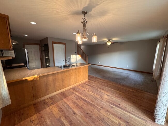 Building Photo - 5485 Glenellen Dr