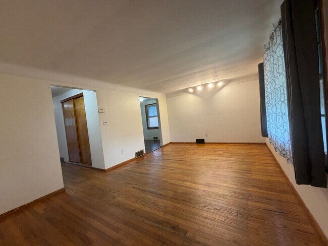 Foto del edificio - 10024 McCracken Rd
