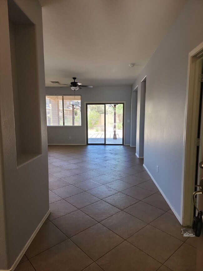 Building Photo - "Charming Anthem Retreat: 3-Bed, 2-Bath Ge...