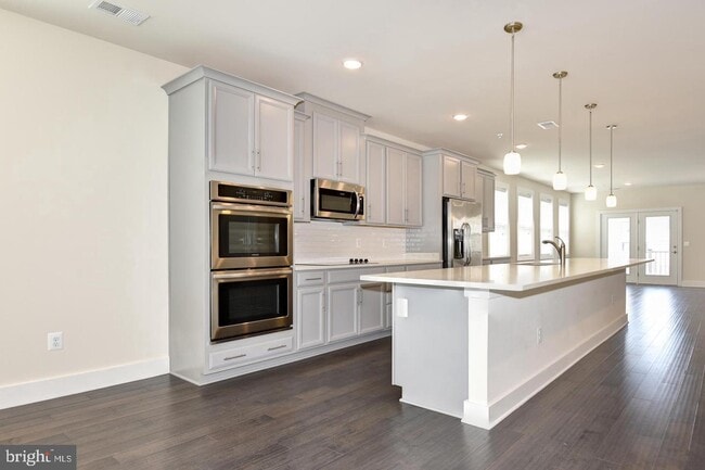 Building Photo - 44858 Tiverton Sq