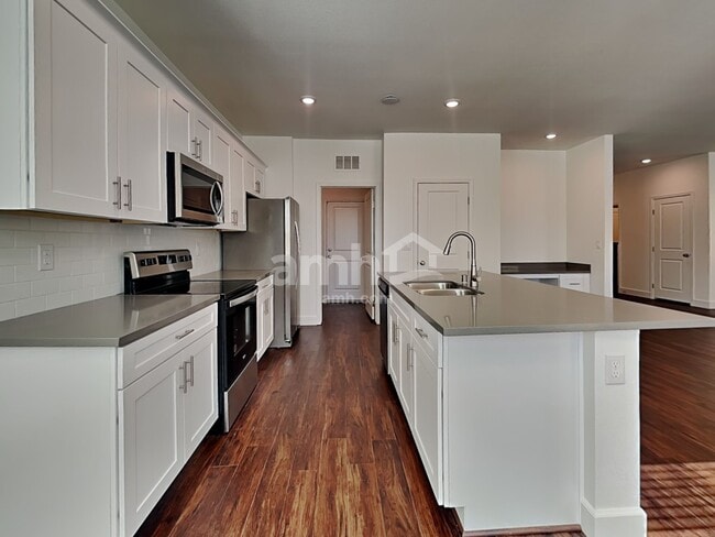 Foto del edificio - 4812 Blushing Star St