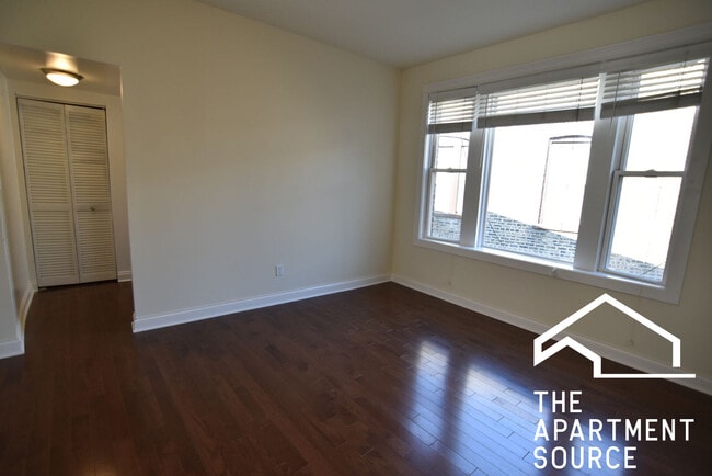 Foto del edificio - 3802 N Pine Grove Ave