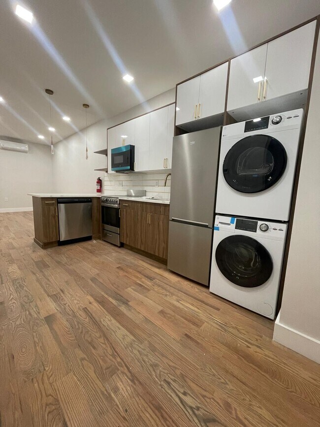 128 St Pauls Ave Unidad 1R - 129 Saint Pauls Ave