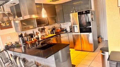 Building Photo - 909 Logan St Building Photo - 909 Logan St