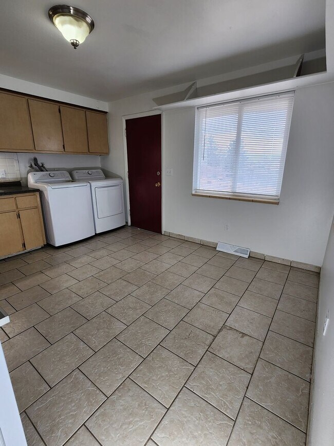 Building Photo - 78th Ave