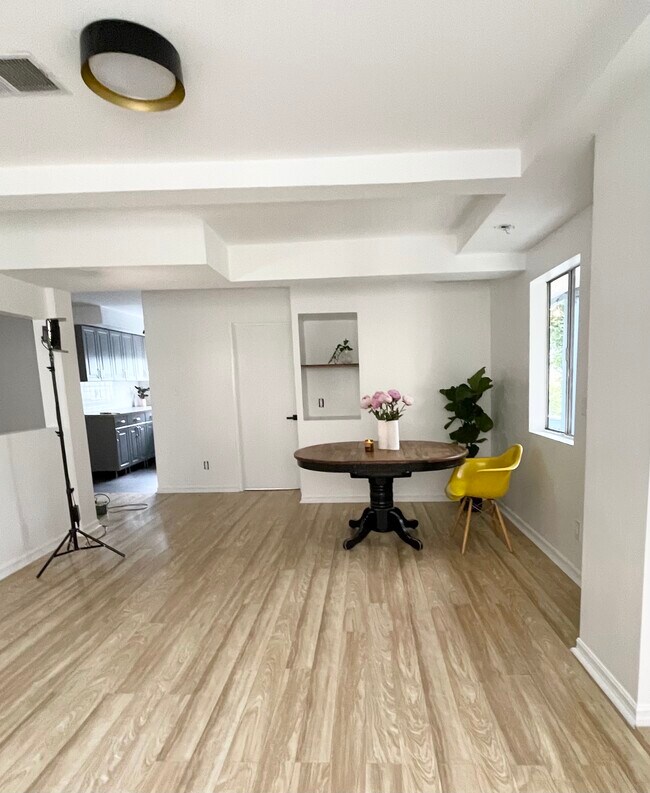 Building Photo - 1117 Douglas St