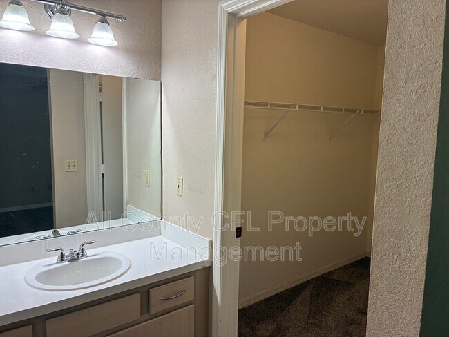 Foto del edificio - 202 Riverbend Dr