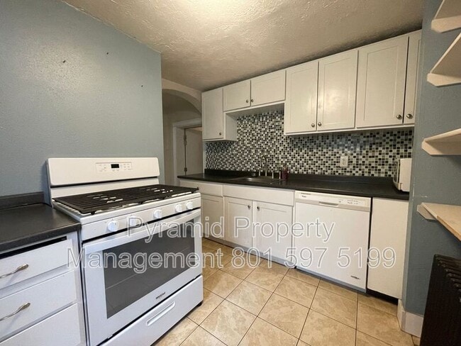 Foto del edificio - 194 N 100 E