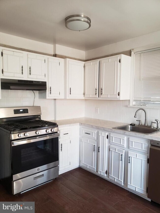 Foto del edificio - 49 Mays Landing Rd