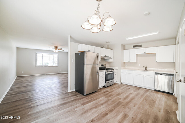 Building Photo - 3350 W Country Gables Dr