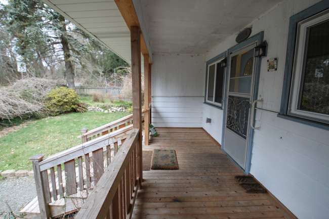 Building Photo - 20224 Ridge Rd SW