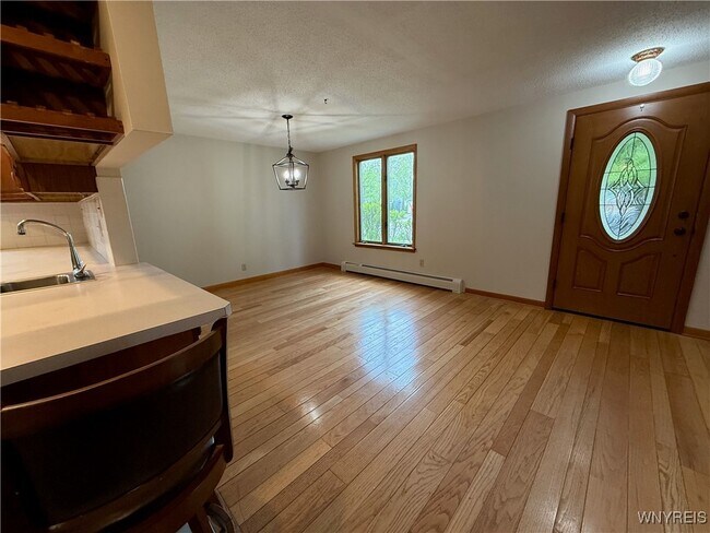 Foto del edificio - 437 Springville Ave