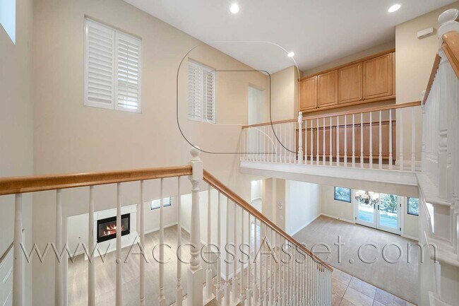 Foto del edificio - Spacious Two-Story 5 Bed / 4 Bath Home!