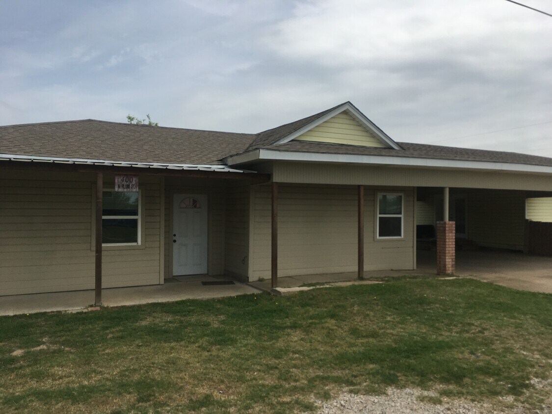 400 N Plum St, Millsap, TX 76066 Townhome Rentals in Millsap TX