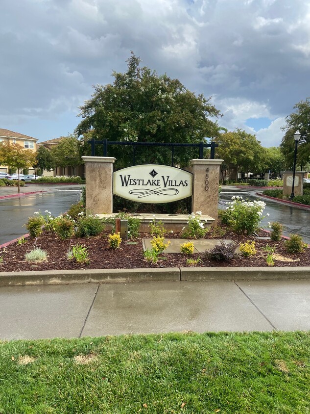 Primary Photo - 4800 Westlake Pky