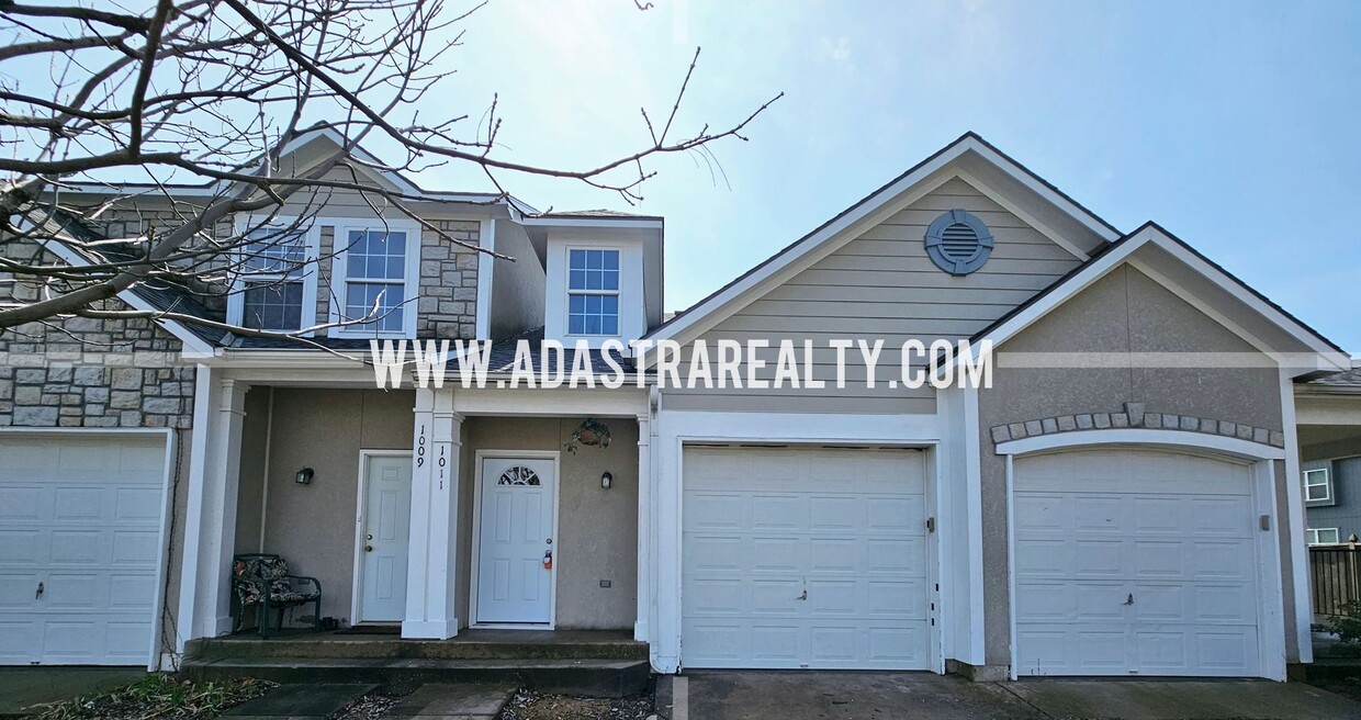 Primary Photo - Very Spacious Townhome in West Olathe-Avai...