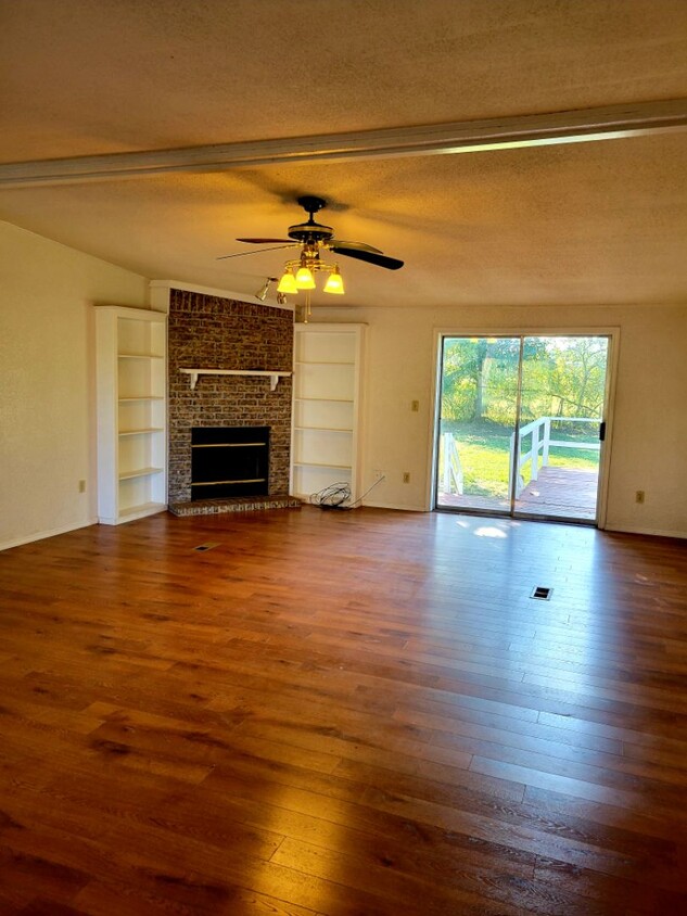 Primary Photo - 402 Ave M