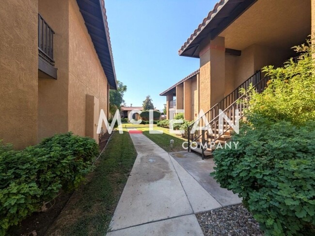 Foto del edificio - Stylish 2-Bedroom Condo with Stunning View...