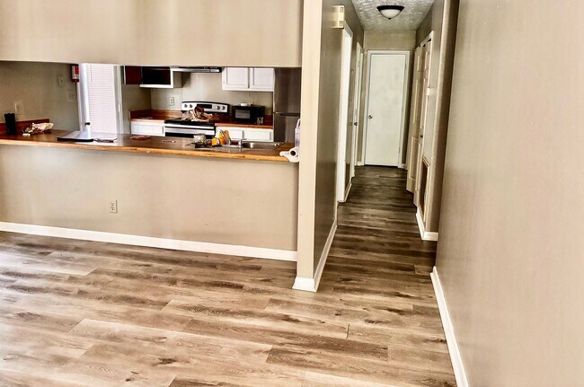 Building Photo - Beautiful 3-Bedroom, 2-Bath Home in a Desi...