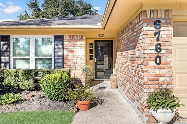 Foto del edificio - 6760 Gladys Ave