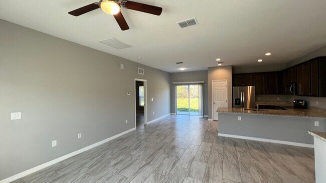 Building Photo - Incredible 3 Bedroom, 2 Bathroom Home in P...