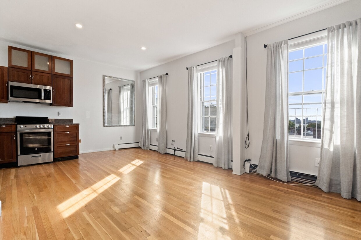 Photo - 64 W Cedar St (Boston, MA)