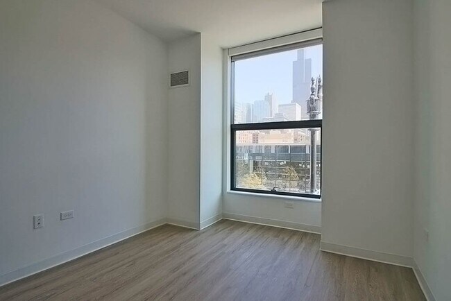 Building Photo - 336 S Halsted St
