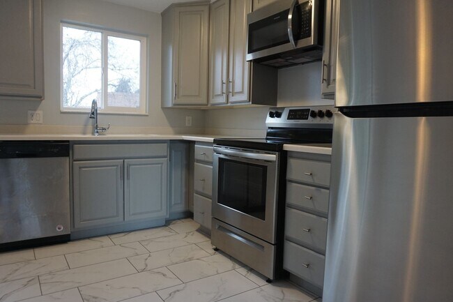 Foto del edificio - 3706 W Pensacola Cir
