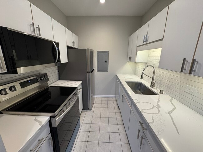 Building Photo - 600 S Dearborn St