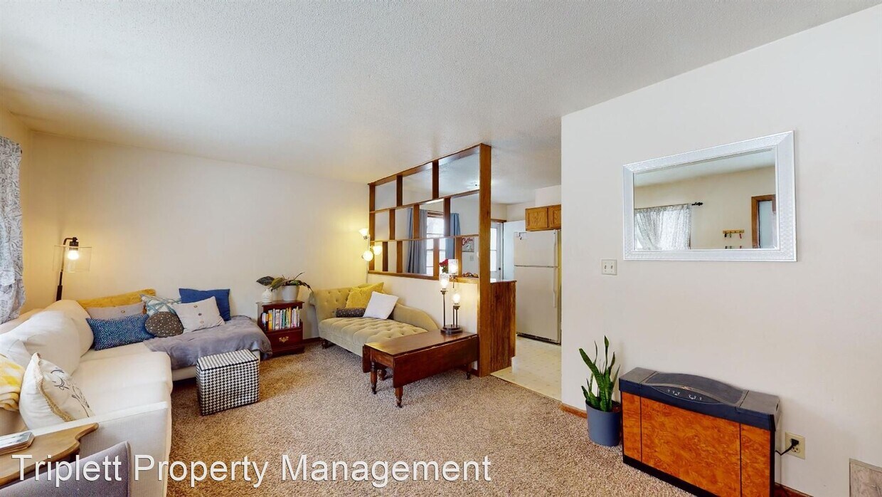 Primary Photo - 3 br, 1 bath House - 802 Top-O-Hollow Rd