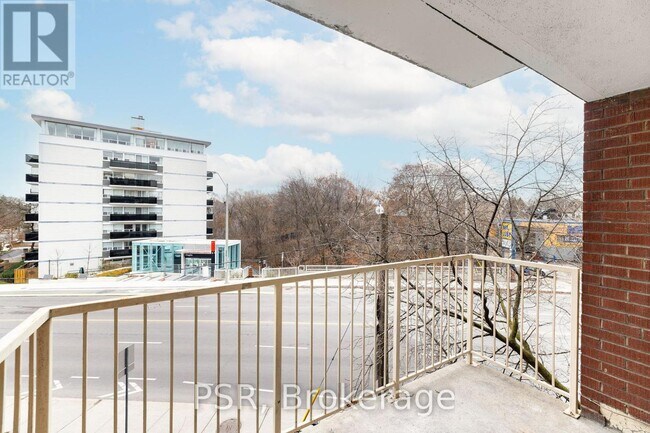 Photo du bâtiment - 600 Eglinton Ave W